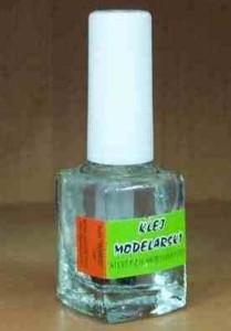 Klej modelarski z pędzelkiem